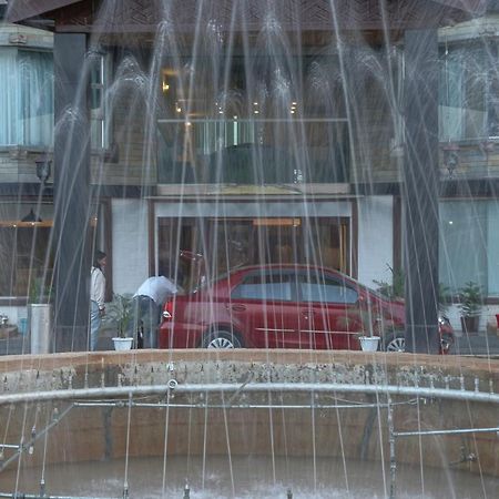 The Chinar Srinagar Hotel Exterior photo