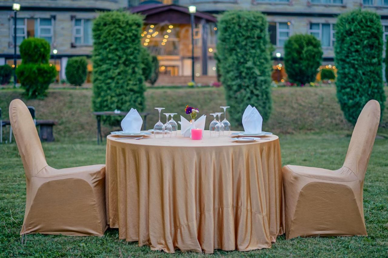 The Chinar Srinagar Hotel Exterior photo
